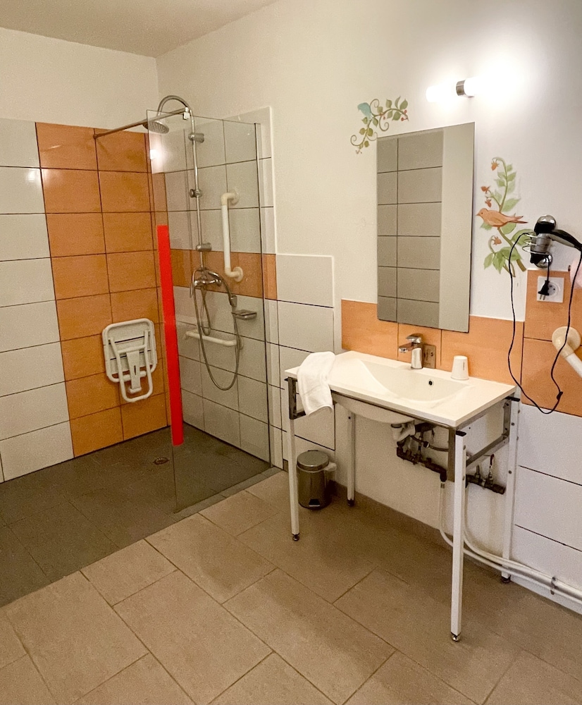 Chambre PMR photo 3