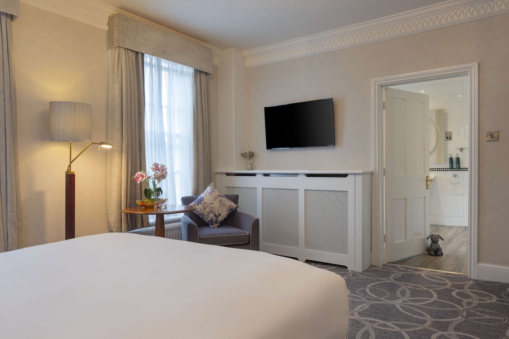 Manor House Deluxe Room with Air Con - Photo 7