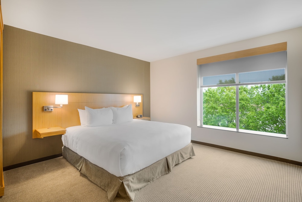Room, 1 King Bed with Sofa bed, Accessible, Bathtub - Photo 4