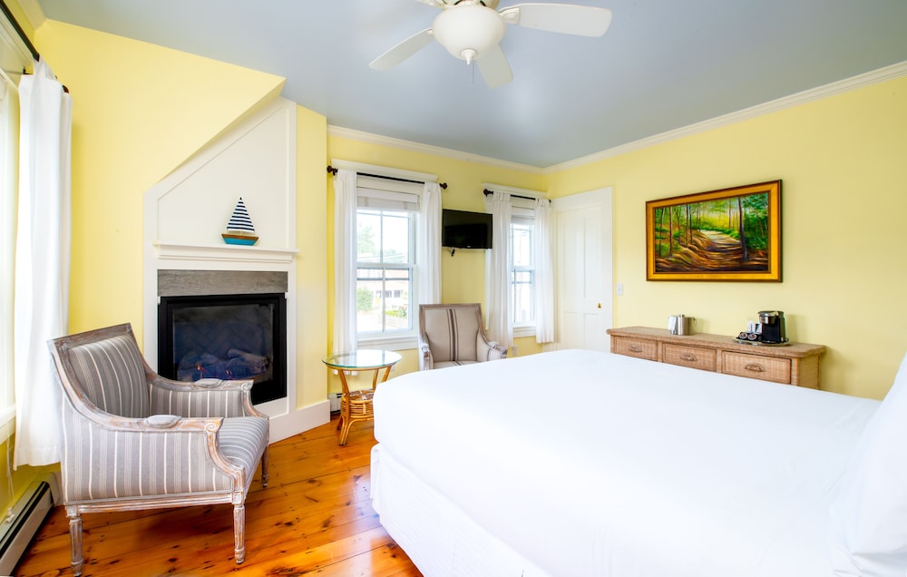 Room 3(Admirrals Quarters)