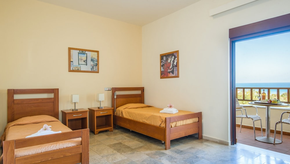 Comfort Twin Room, 1 Bedroom, Accessible, Mountain View photo 1