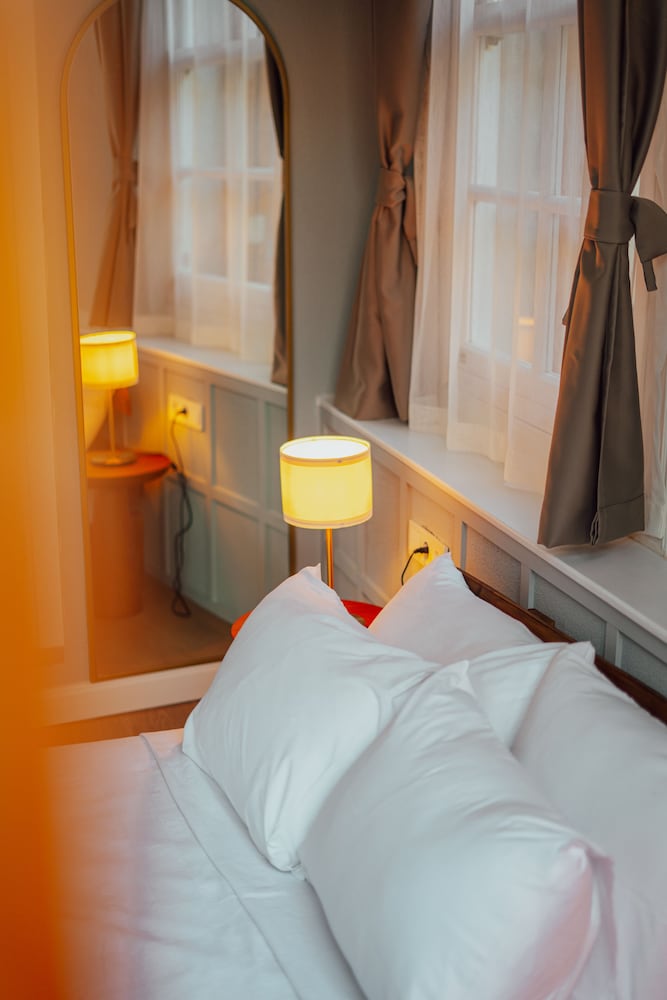 Deluxe Room, 1 Double Bed, Smoking, City View