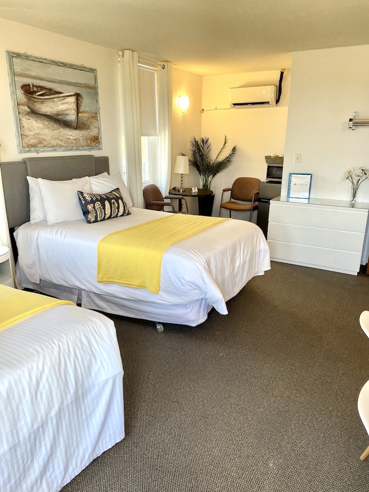 Executive Room, 2 Double Beds, Balcony, Beach View (202) photo 2