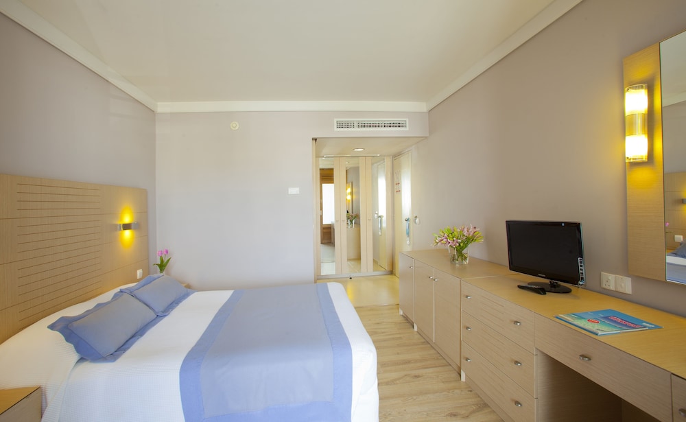 Double or Twin Room - Photo 8