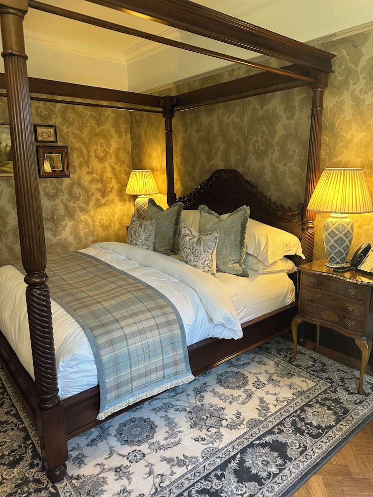 Luxury Suite, 1 King Bed, Garden View photo 2