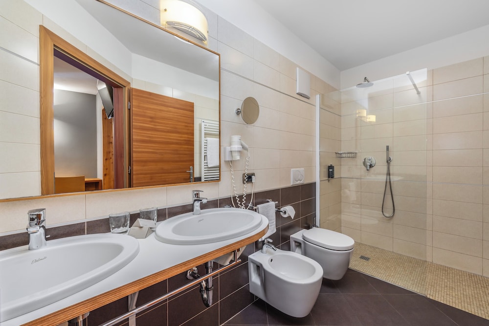Superior Quadruple Room, 2 Bedrooms, Mountainside photo 3