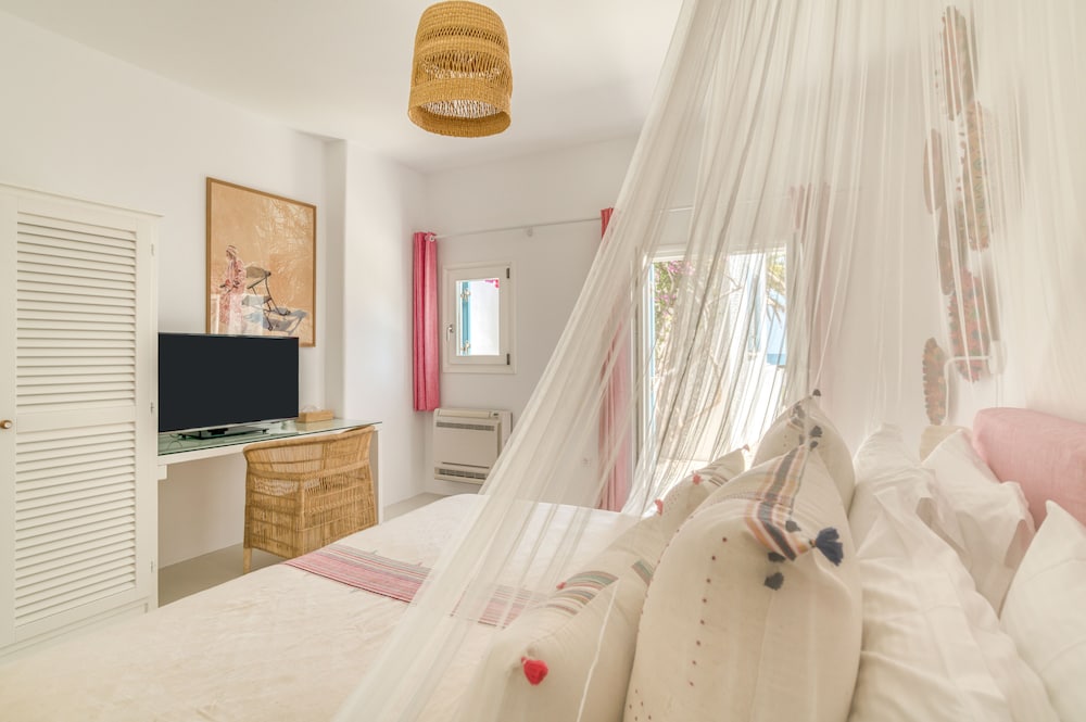 Double or Twin Room, Partial Sea View (Serifos) photo 3