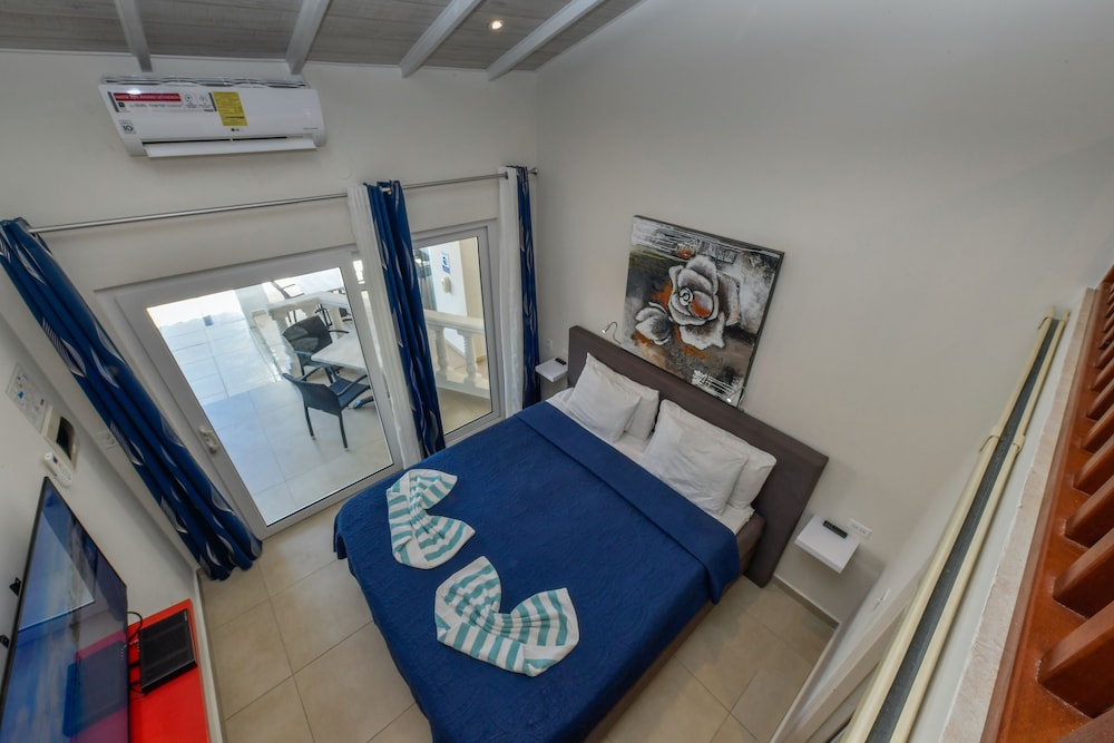 Pool side Suite with Loft (1-53)