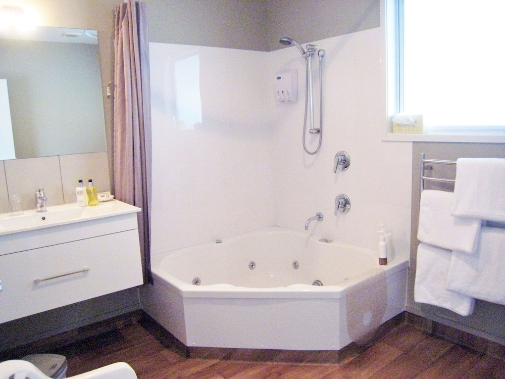 Standard Apartment, 2 Bedrooms, Non Smoking, Kitchenette (Two Kings Spa Apartment) photo 2