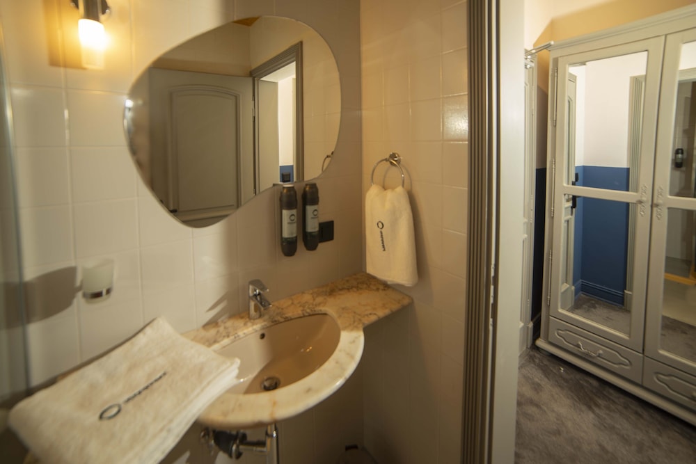 Economy Double Room photo 2