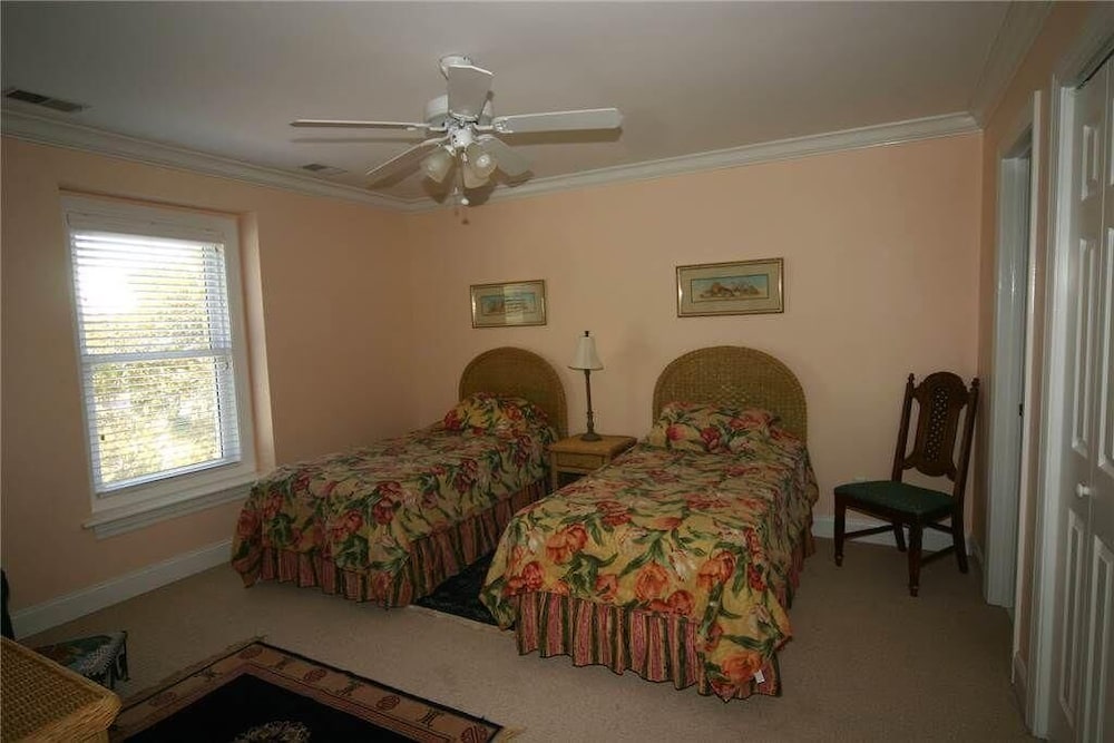 House, Multiple Beds (Pink Flamingo) photo 3