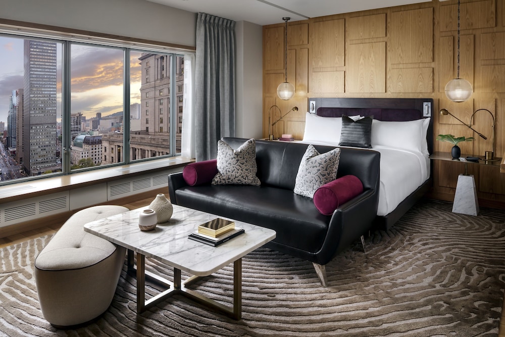 Royal Suite, 1 King Bed (Royale Ville Marie)