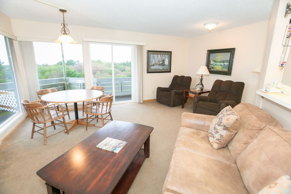 Deluxe Room, Multiple Beds, Kitchen, Pool View (1 Bedroom Dlx -Room 201-Pet Friendly) - Photo 14