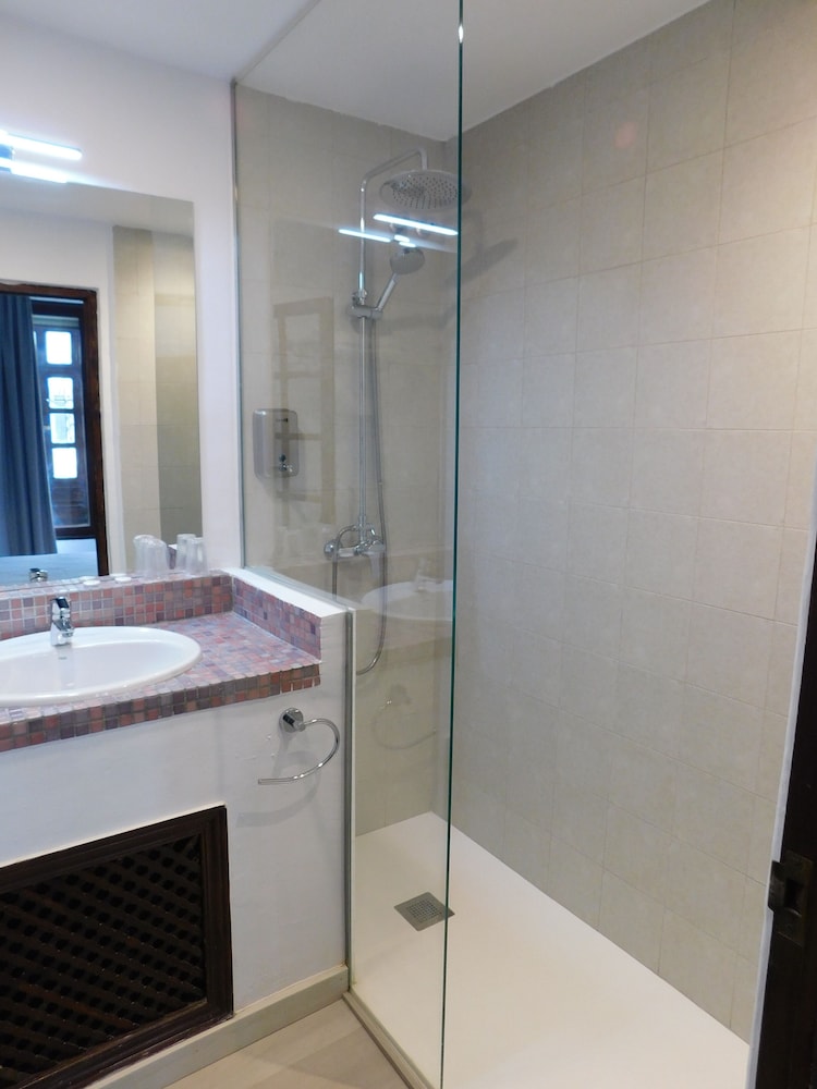 Standard Double Room - Photo 3