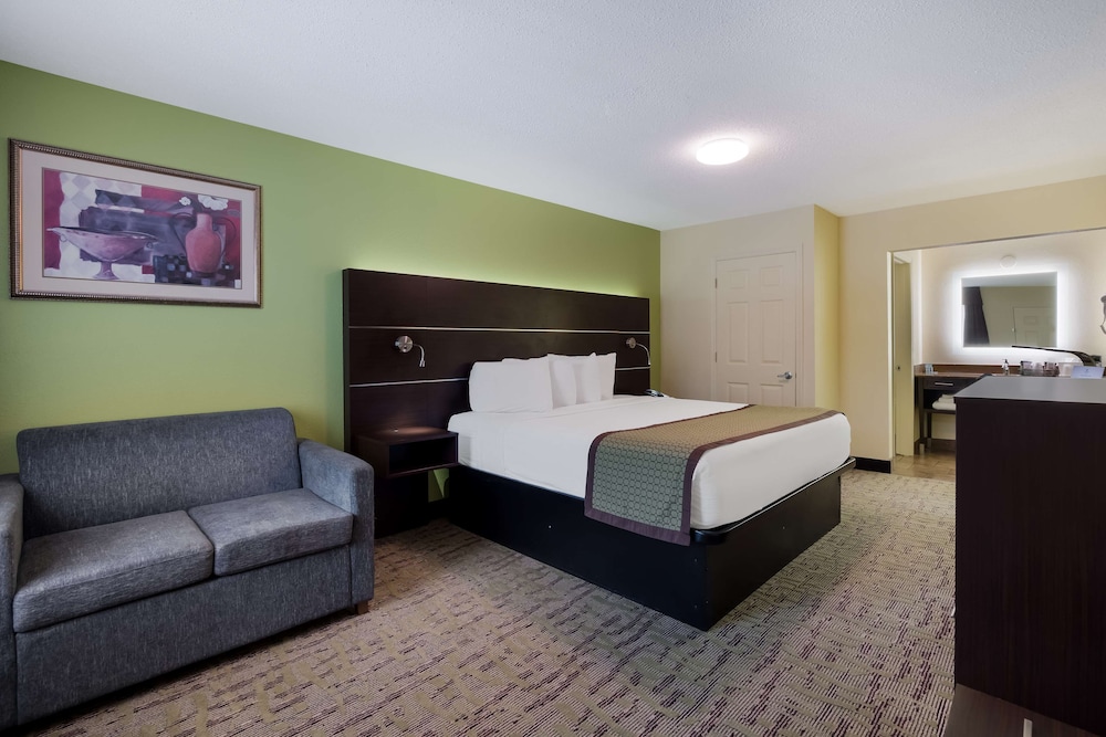 Suite, 1 King Bed, Non Smoking, Refrigerator & Microwave - Photo 1