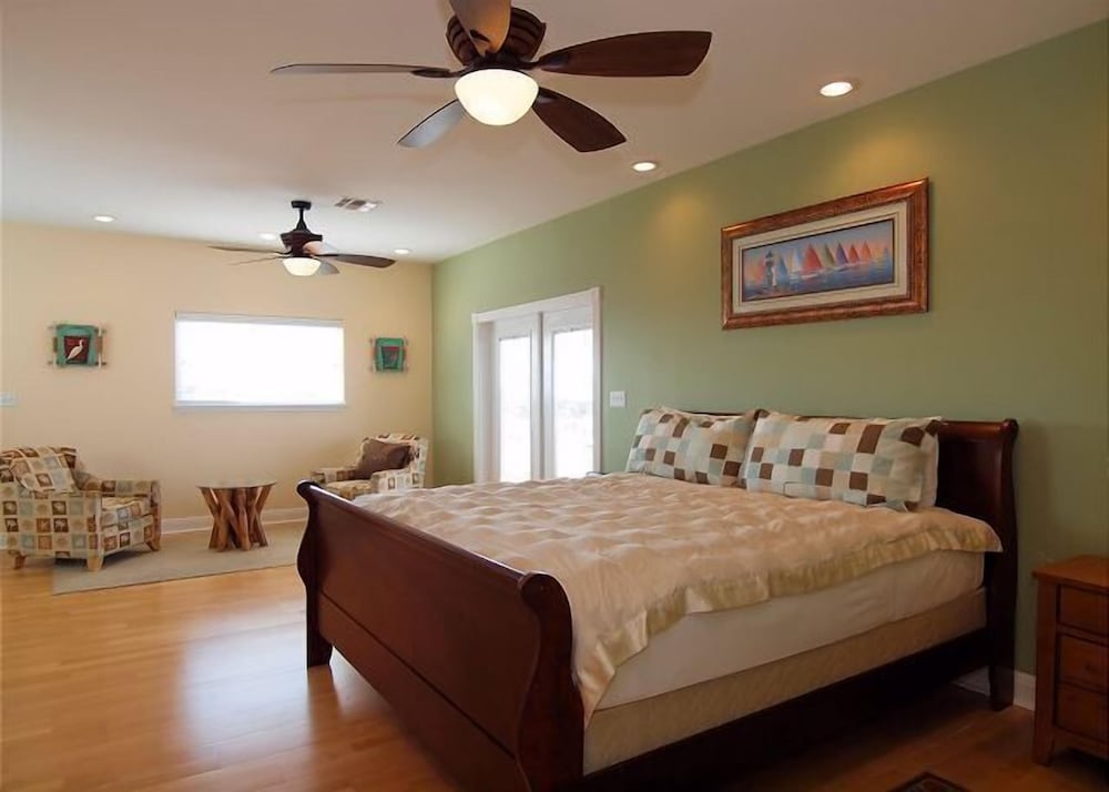 House, 4 Bedrooms, Pool Access, Beach View (Blue Lagoon)