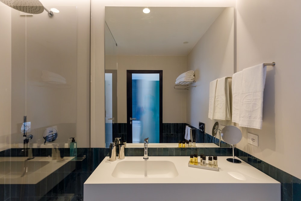 Deluxe Double or Twin Room - Photo 4
