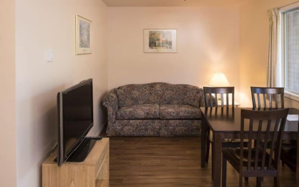 Suite, 1 Bedroom, Kitchen photo 2
