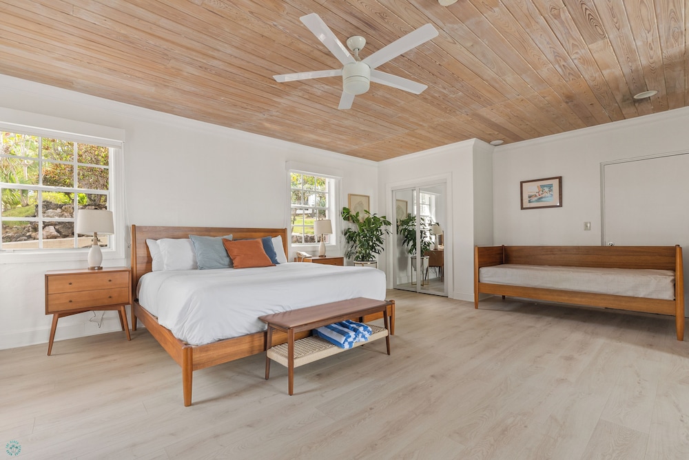 King Room with Daybed
