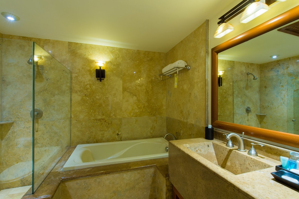 Suite, 1 Bedroom - Photo 6