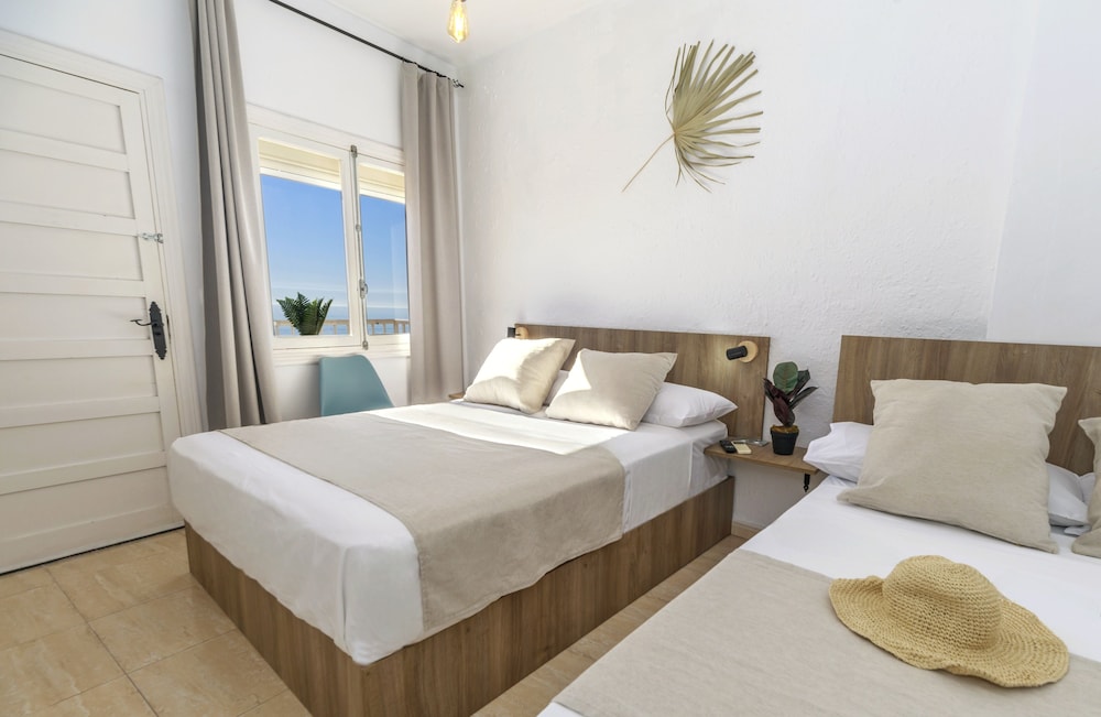 Superior Triple Room, Beach View photo 2