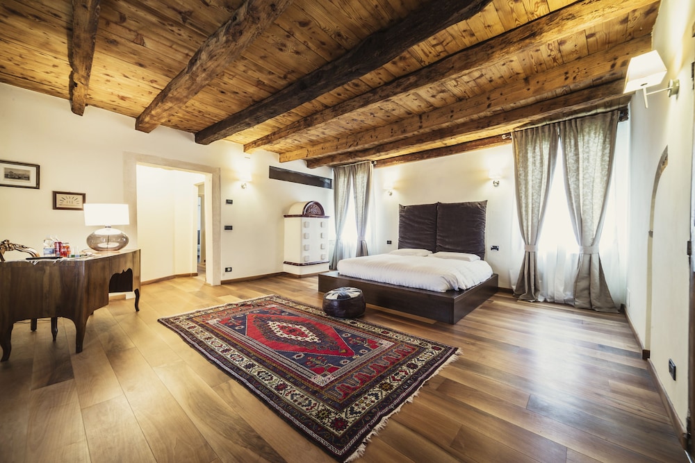 Suite photo 1