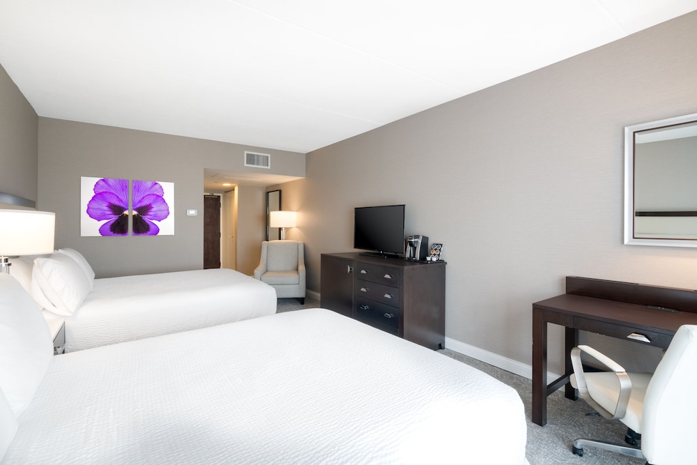 Standard Room, 2 Queen Beds - Photo 1