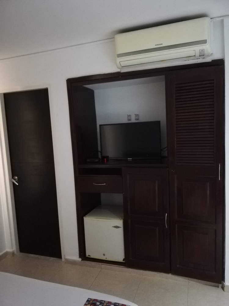 Standard Triple Room, Multiple Beds, Private Bathroom photo 3