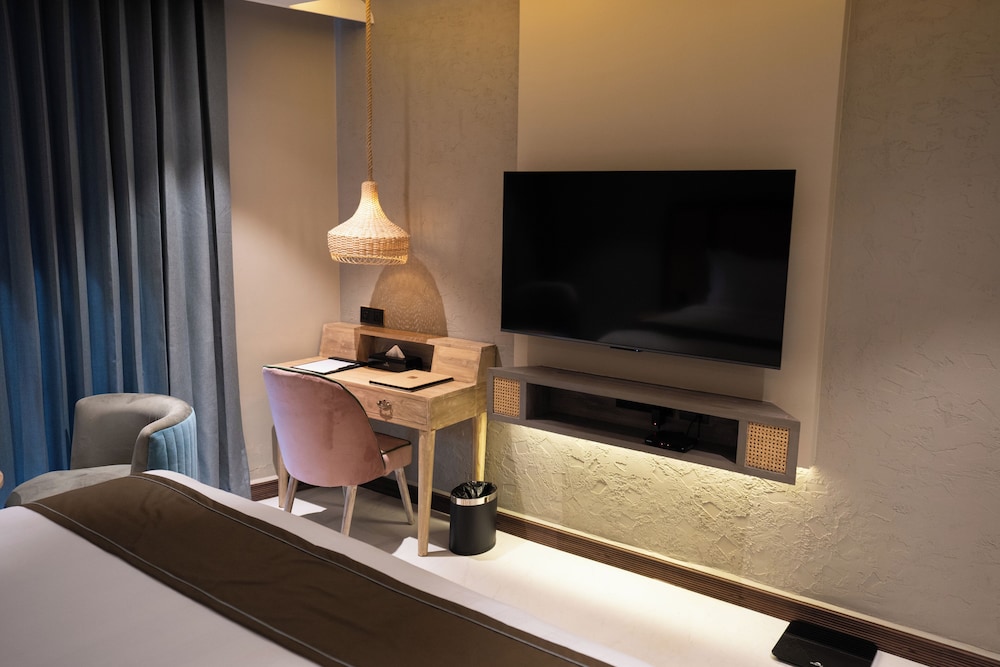 Junior suite with Jacuzzi and Bathtub photo 2