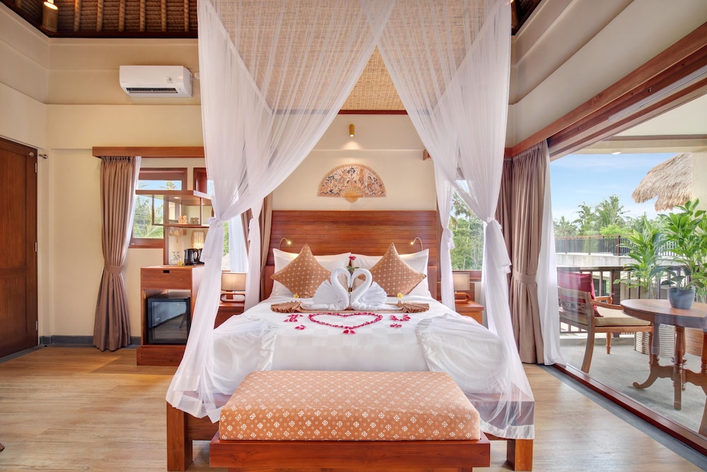 Honeymoon Suite photo 2