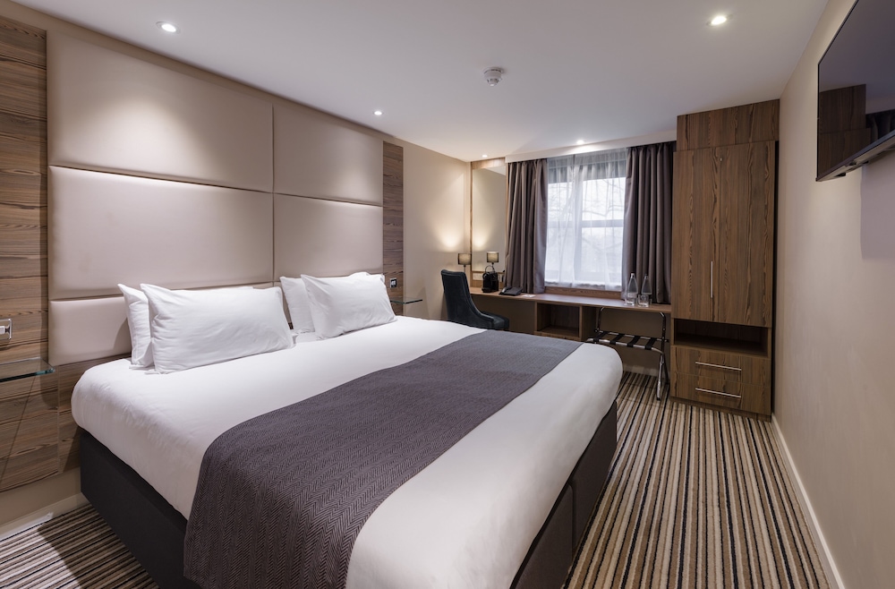 Premium Room, Multiple Beds - Photo 3