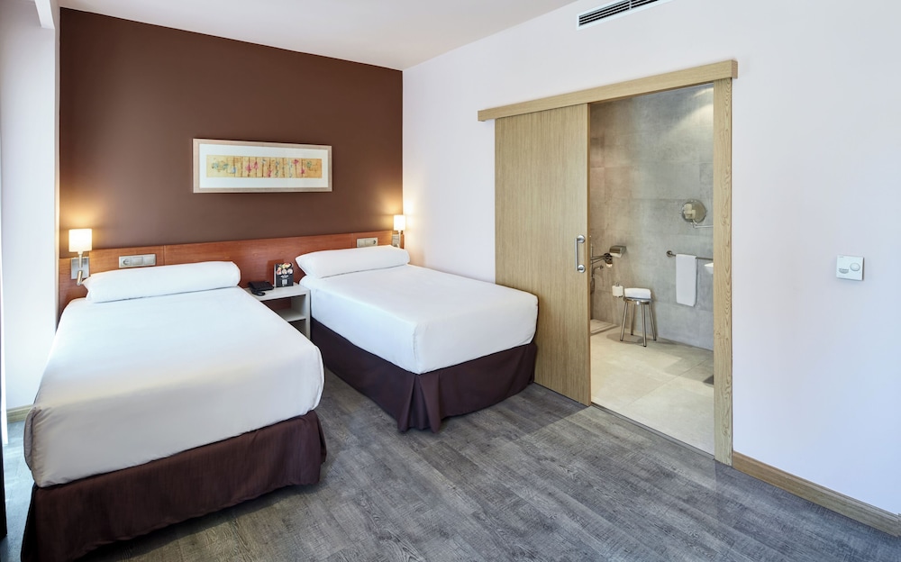 Classic Twin Room - Photo 2