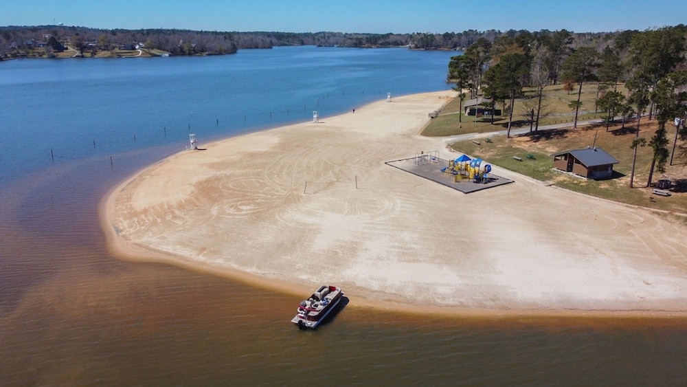 7BR Lakefront Haven Pool Hot Tub Gated 4acres, Billede 6