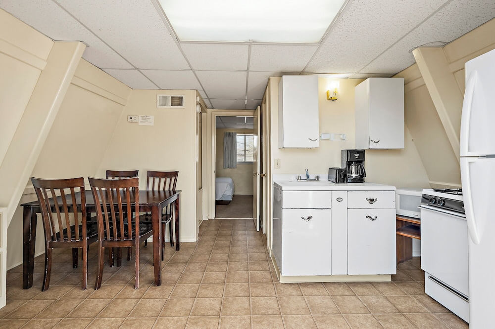 Deluxe Suite, 2 Double Beds, Pool View