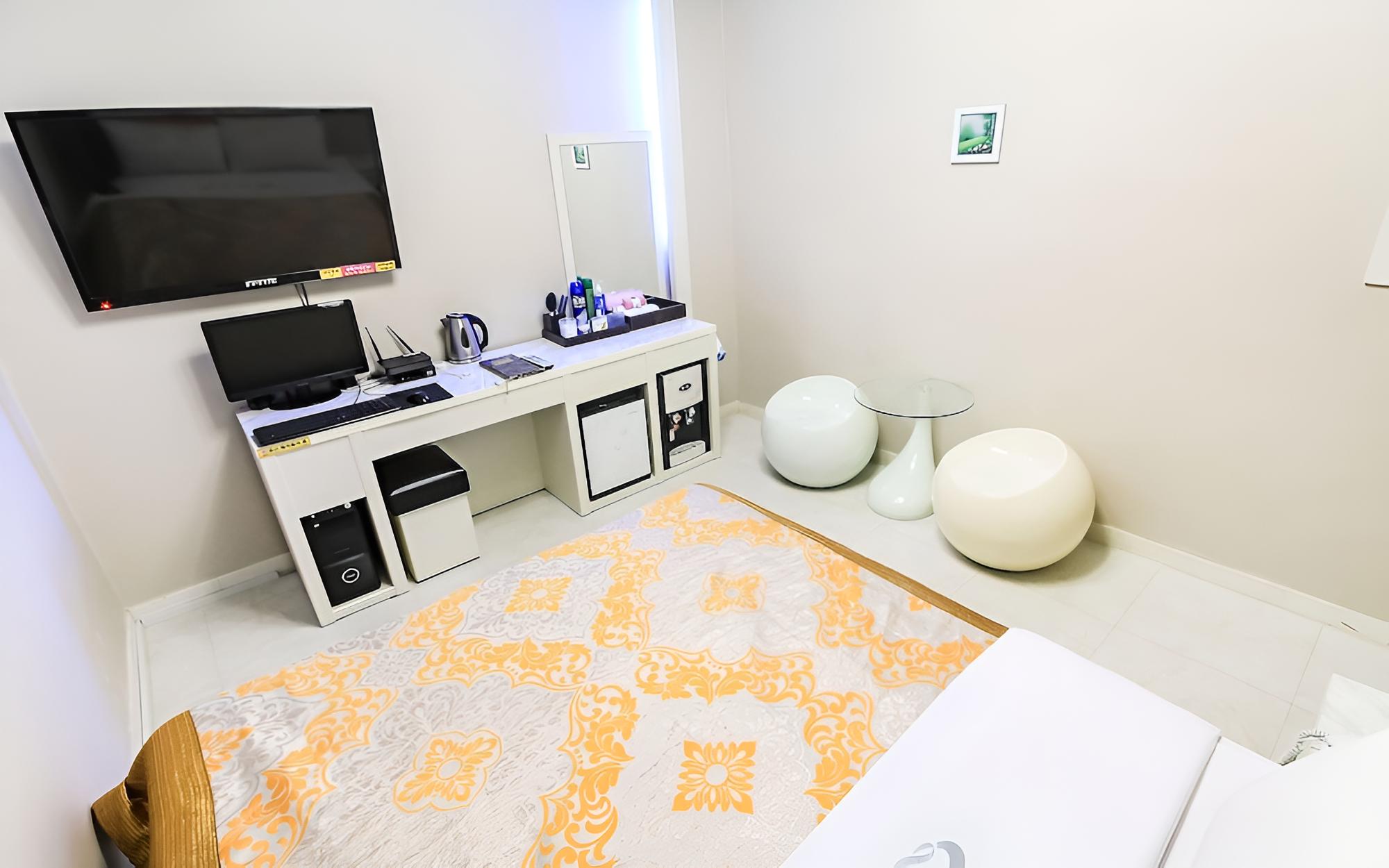 Room (Standard Room A (Netflix)) photo 2