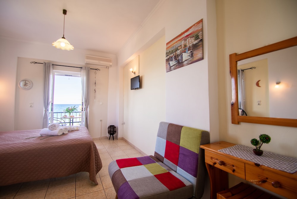 Studio, Sea View