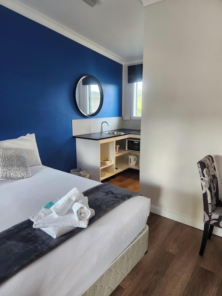 Motel Room photo 2