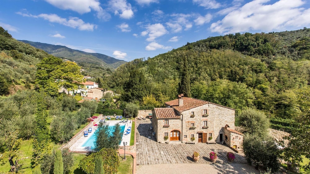 Villa photo 1