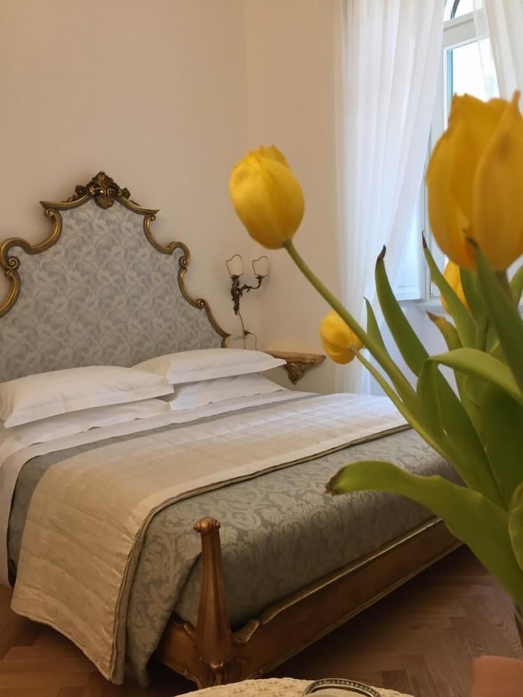 Deluxe Double Room, 1 Queen Bed (Ofelia)
