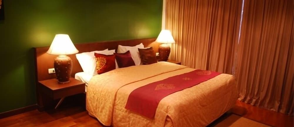 Pool Side Junior Suite - Photo 9