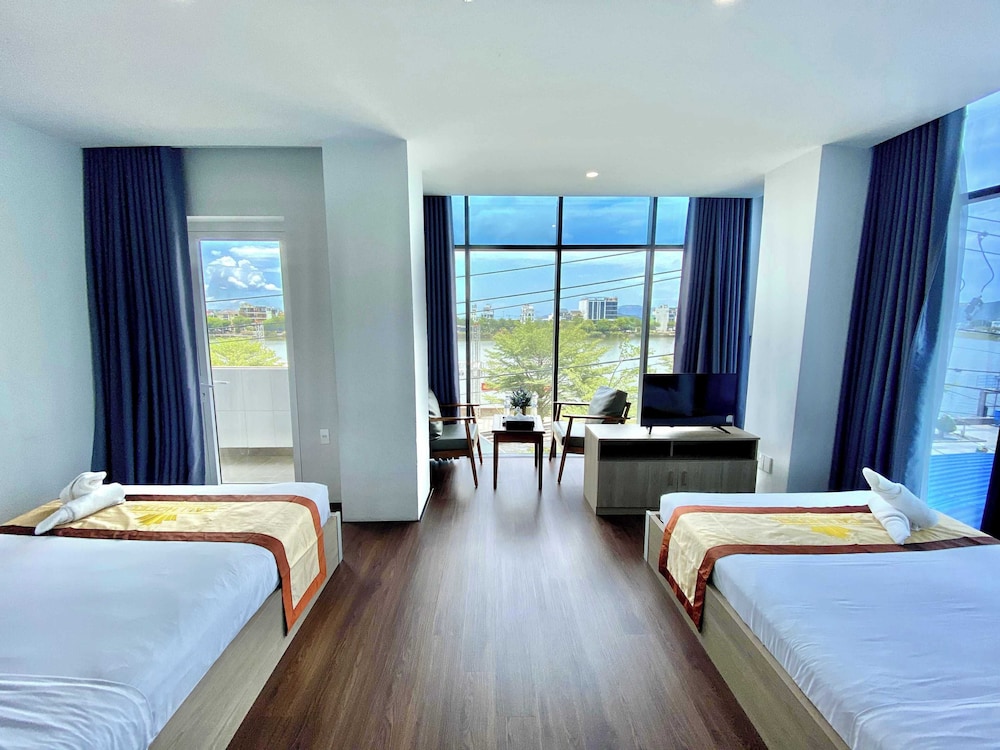 Superior Room, 2 Double Beds, Lake View