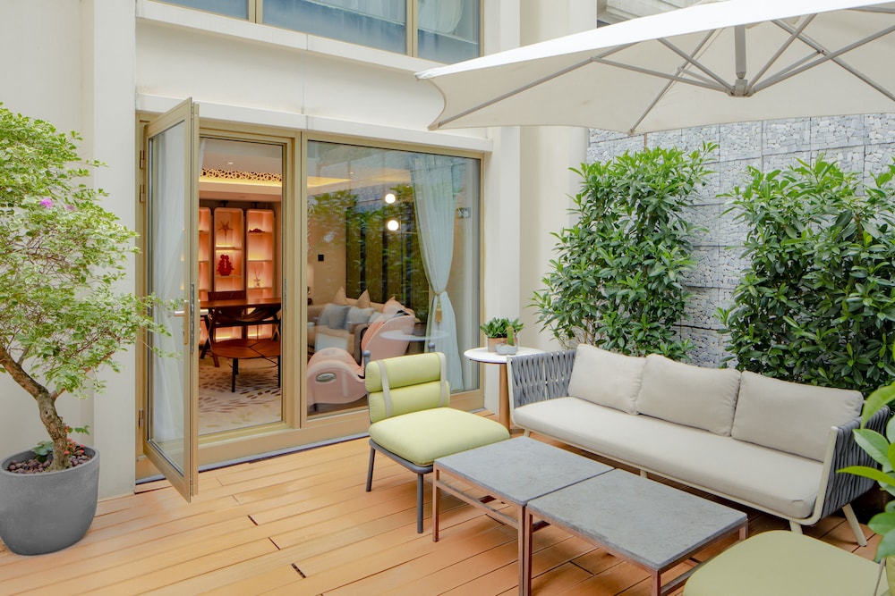 Oasis Suite - Photo 3