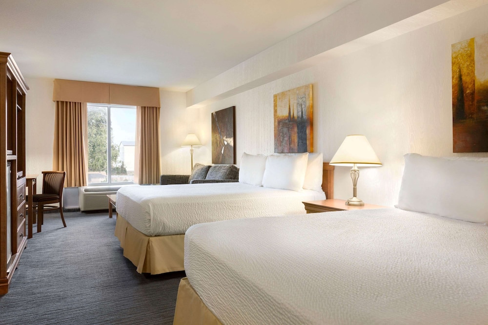 Suite, 2 Queen Beds, Non Smoking photo 1