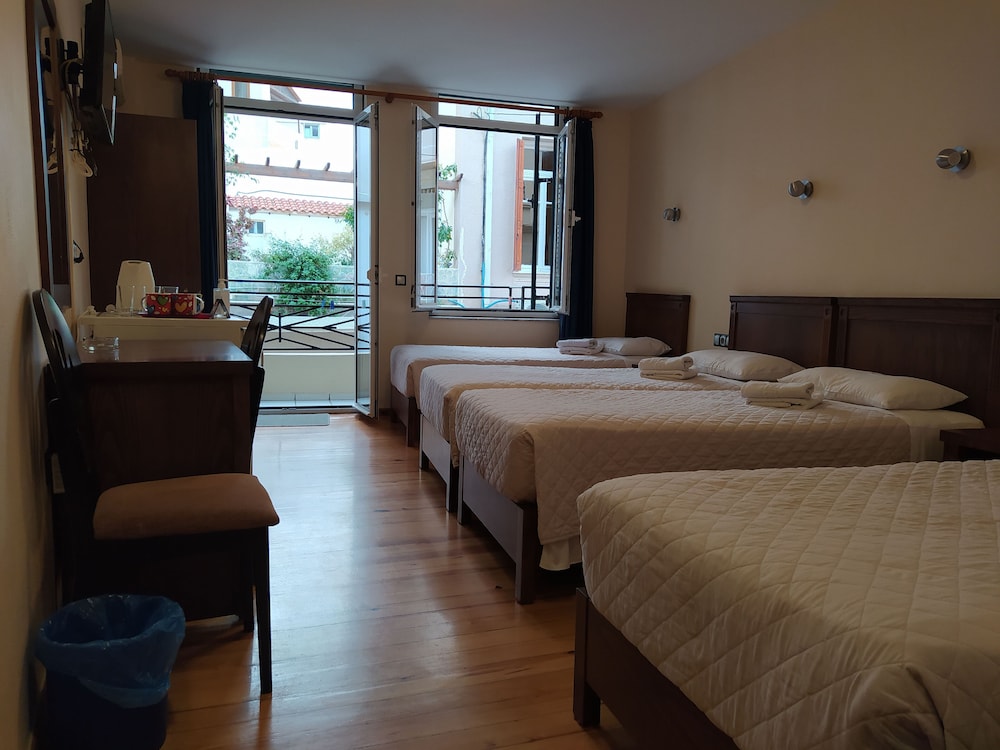 Quadruple Room, City View photo 1
