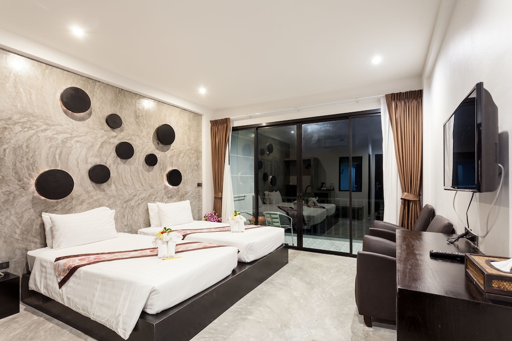Superior Room, Pool View photo 3