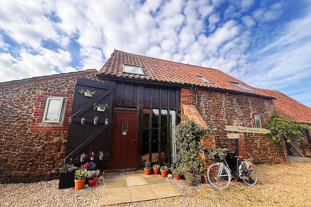 Family Cottage, 2 Bedrooms, Partial Sea View, Beachside photo 1