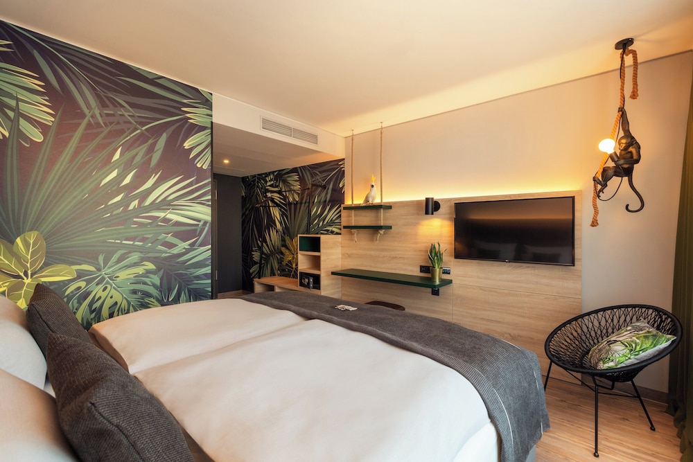 Standard Room, 1 Queen Bed - Photo 4