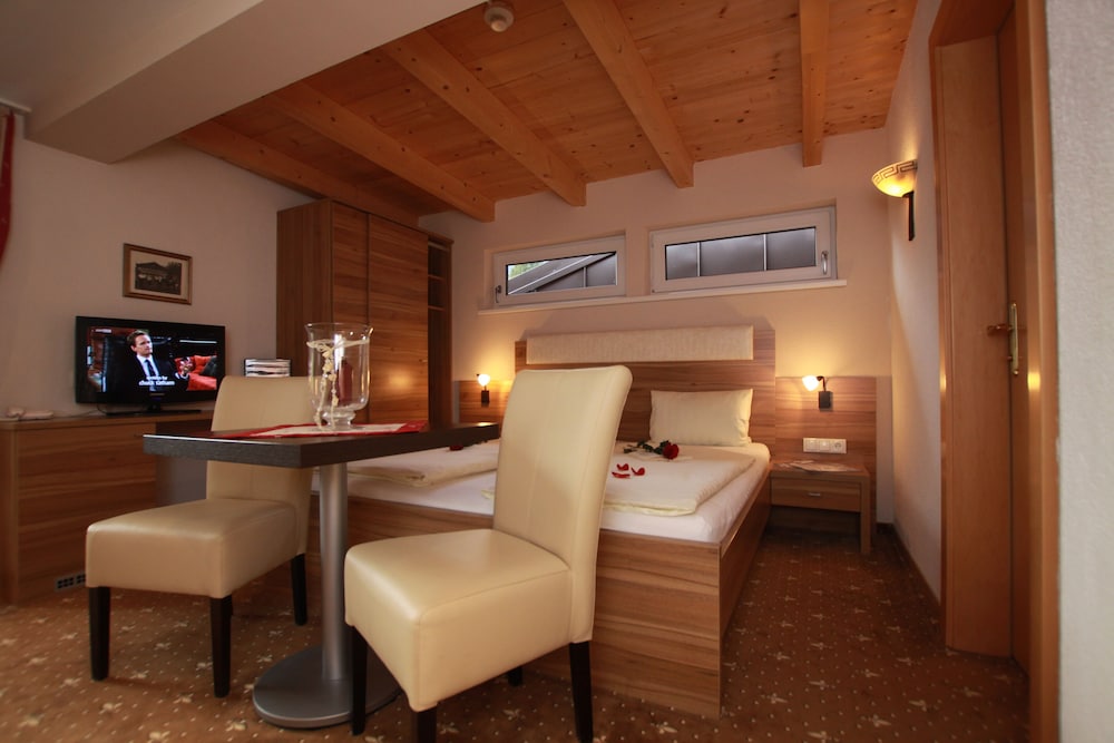 Single Room, 1 Bedroom, Balcony, Mountain View photo 1
