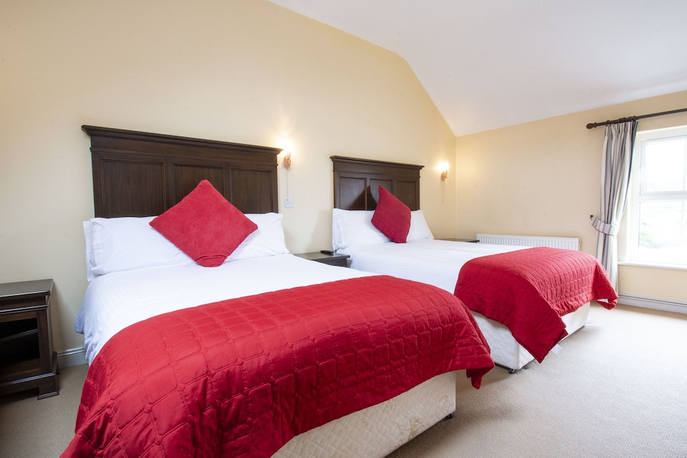 Standard Quadruple Room, 2 Double Beds photo 2