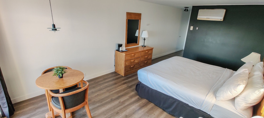 Superior Double Room, 1 King Bed, Balcony, River View photo 1